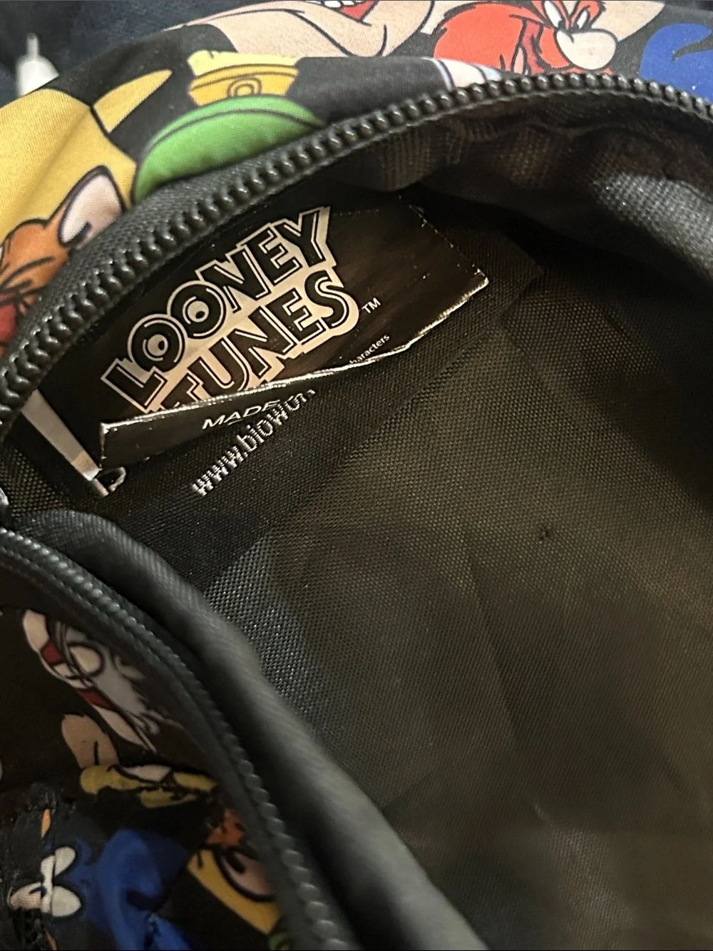 Looney Tunes Mania compact black